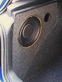 SUBWOFER w miejscu schowka, GOLF 4.