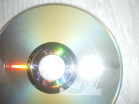 Biały pasek wokół płyty. Jak pozbyć się pasków?