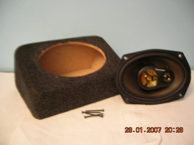 Zabudowa tylnich głośników.