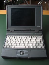 Jakie napięcie zasilacza do laptopa Acrobat 10G?