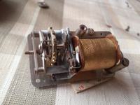 Jak uruchomić przedwojenny zegar elektryczny K. Żelazkiewicz?