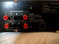 Jak podłączyć 2 kolumny 8 ohm pod ten wzmacniacz?