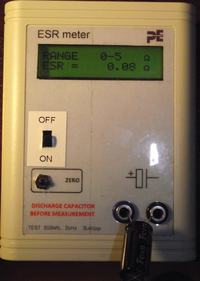 Mikroprocesorowy miernik ESR kondensatorów elektrolitycznych Mikroprocesorowy miernik ESR kondensatorów elektrolitycznych