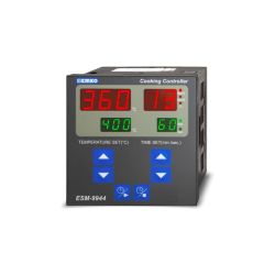 Sterownik EMKO ESM-9944 z wyświetlaczami LED temperatury i czasu oraz niebieskimi przyciskami