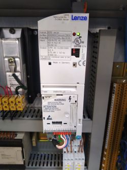 Przerywana praca falownika Lenze 8200 Vector - brak reakcji silnika, mrugająca dioda LED