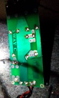 Elestra kolumna 3-drożna 300W 8ohm bardzo cicho "gra" - zwrotnica??