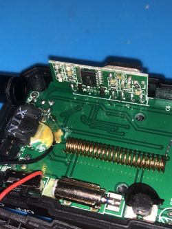 Miejsce podłączenia antenki w sygnalizatorze brań Prologic SMX MKII - instrukcje i zdjęcia