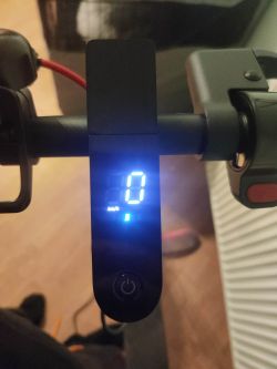 Xiaomi Pro 2 - Hulajnoga się zablokowała po próbie odblokowania.