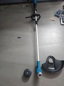 Jak złożyć dolny korpus z rolką żyłki w podkaszarce Dedra DED7191?