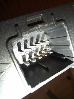 Peugeot 508 z 2015 Złącze od sterownika podgrzewania fotela - przegrzewające się piny.