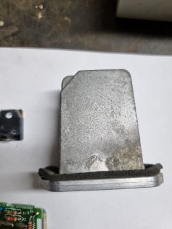 Isuzu DMAX2 (2013r.) - identyfikacja elementu wykonawczego w rezystorze dmuchawy