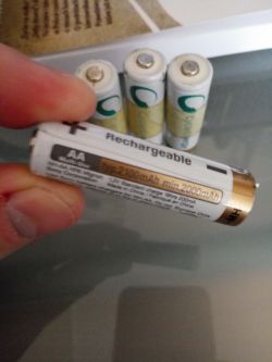 15 minutowa Ładowarka Sony BCG-34 HUE nie ładuje, migajaca pomaranczowa dioda 15 minutowa Ładowarka Sony BCG-34 HUE nie ładuje, migajaca pomaranczowa dioda
