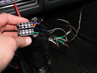 Jak podłączyć głośniki do zestawu Parrot CK 3100?