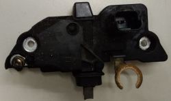 Regulator napięcia z alternatora marki Bosch, widok z przodu.