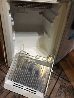 Lodówka Bosch KGN33V00 - Nie działa chłodzenie, przy działającym parowniku. Lodówka Bosch KGN33V00 - Nie działa chłodzenie, przy działającym parowniku.