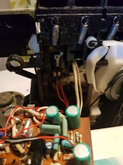 Radiomagnetofon ZRK RM-121A - oderwał się jeden z przewodów Radiomagnetofon ZRK RM-121A - oderwał się jeden z przewodów