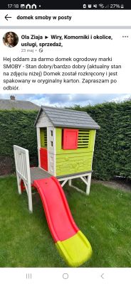 Plastikowy domek ogrodowy SMOBY z czerwono-żółtą zjeżdżalnią na tle żywopłotu.