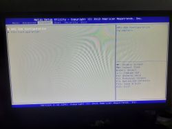 Ekran konfiguracji UEFI w narzędziu Aptio Setup Utility.