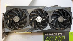 Karta graficzna MSI z trzema wentylatorami na pudełku GeForce RTX 4070 Ti