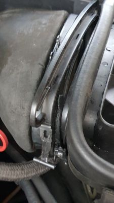 E39 cieknie po deszczu - Z kokpitu leci woda podczas deszczu