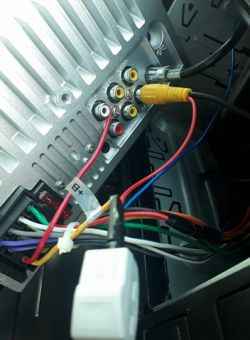 2din 7010B Radio Backlight Fluctuations: Brightness Inconsistency & Microphone Connection Queries