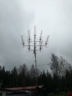 Wzmacniacz AMS 18dB do anteny UKF 3el - poprawa odbioru stacji 80km, zasilacz regulowany