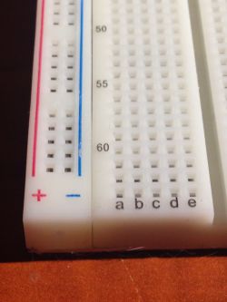 Płytka stykowa dla początkującego elektronika? Czy może ułatwić budowanie pierwszych prototypów?