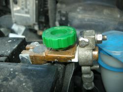 Rozładowywanie akumulatora w Berlingo 1.4 2005 - problem z bezpiecznikiem F4 w BSI