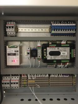 [Sprzedam] Panel sterowania agregatu prądotworczego, synchronizacja ,AVR ,SZR
