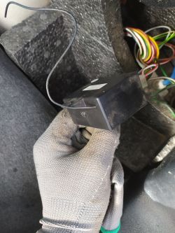 Awaria centralnego zamka w VW Polo 6n2: sygnały dźwiękowe i mrugające kierunkowskazy