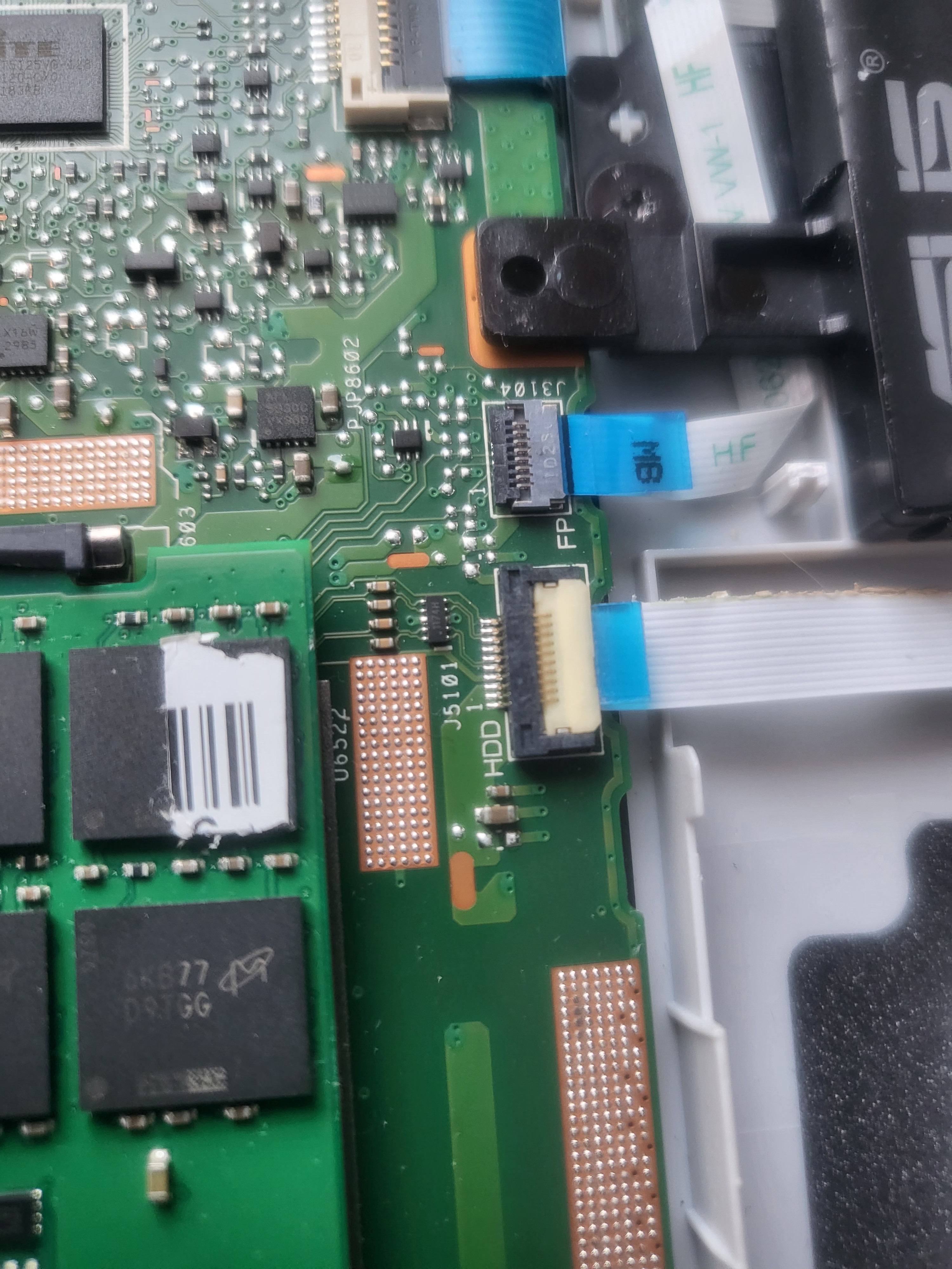 [Rozwiązano] Pinout złącza SATA w laptopie ASUS - schemat i opis pinów