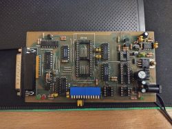 Układ elektroniczny Willem EPROM z różnymi komponentami