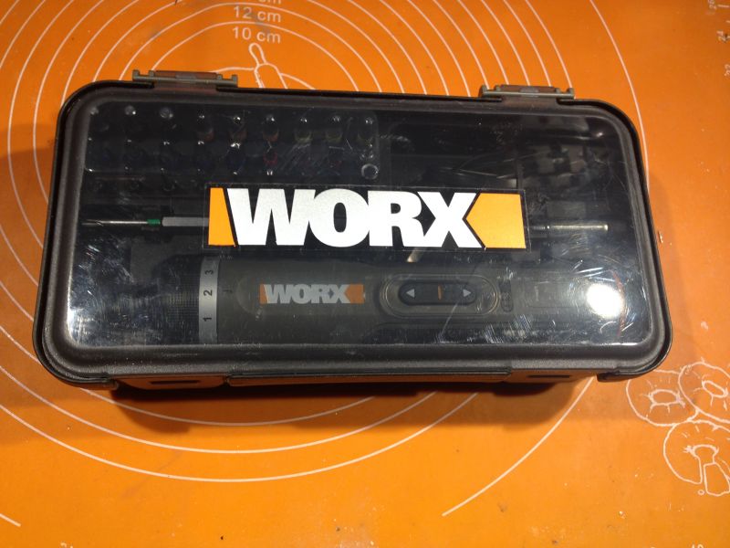 Zestaw wkrętaka elektrycznego WORX w plastikowej skrzynce