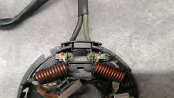 Wentylator chłodnicy - niepodłączony kondensator, celowe czy błąd montażu?