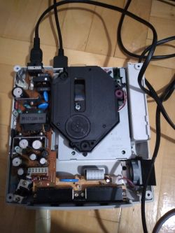 Jak naprawić napęd CD-ROM? Konsola Sega Dreamcast.