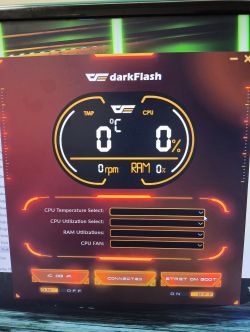 Ekran aplikacji DarkFlash DH240H pokazujący zerowe wartości temperatury i użycia CPU