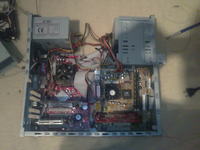 Jak zmieścić 4 komputery w jednej większej obudowie? Szukam pomysłów!