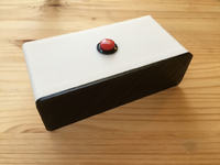 Zegar biurkowy w stylu Space Invaders