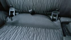 Opel Astra J kombi po lifcie - problem z isofix i odgnieceniami w piance