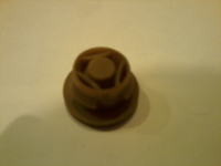 Jak znaleźć spinki amortyzatora filtra powietrza Citroen Berlingo 2007?