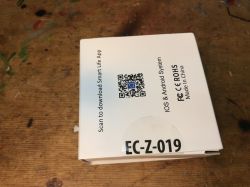 Packaging of AVATTO TS02-EU-W3 Light Switch Box with information about downloading the Smart Life app.