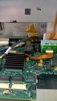 IBM ThinkPad 350C - Luźna część w laptpie, jak ją zamontować?