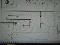Fragment schematu elektrycznego z układem scalonym MR4030 i elementami zasilania