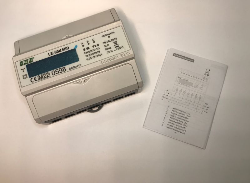 Trójfazowy licznik energii elektrycznej F&F LE-03d z instrukcją obsługi.