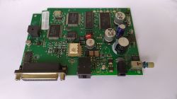 Płyta PCB z komponentami elektronicznymi i złączem DB-25