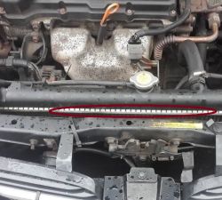 Nissan Almera N16: Para i tłusty płyn na chłodnicy po naprawie - pompa czy uszczelka?