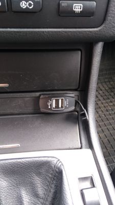 BMW E 46 - skąd wziąć zasilanie do ładowarki USB, by działała po przekręceniu kluczyka?