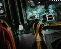 Dell T1600 - Jak podłączyć cooler 4pin do złącza 5pin na płycie głównej?