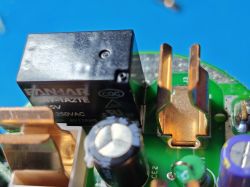 FANHAR Relay and PCB Components Inside Sonoff S60TPG iPlug UK Close-up of a FANHAR relay and electronic components on a smart plug’s PCB.