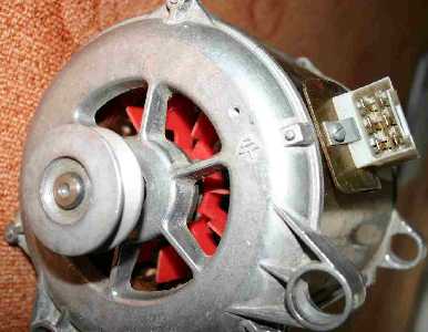 Jak podłączyć silnik MEZ Mohelnice 5790 8492 926 do 230V? Schemat obrotów